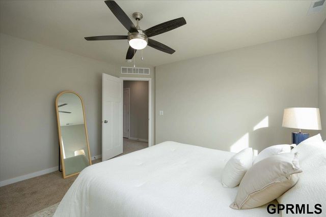 7921 N 94 Street, Omaha, NE 68122