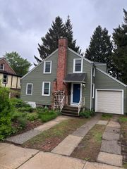 14 Anderson Ave, Holyoke, MA 01040