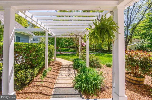 1813 HORSEBACK TRL, Vienna, VA 22182