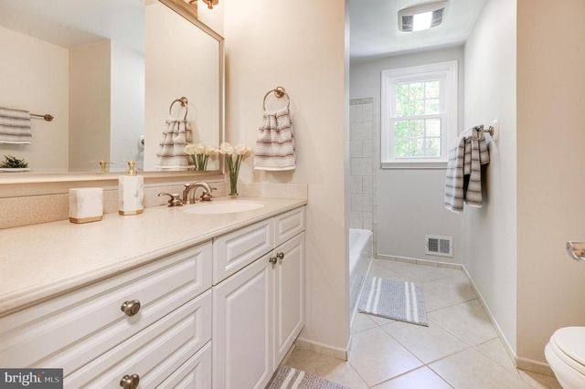1813 HORSEBACK TRL, Vienna, VA 22182