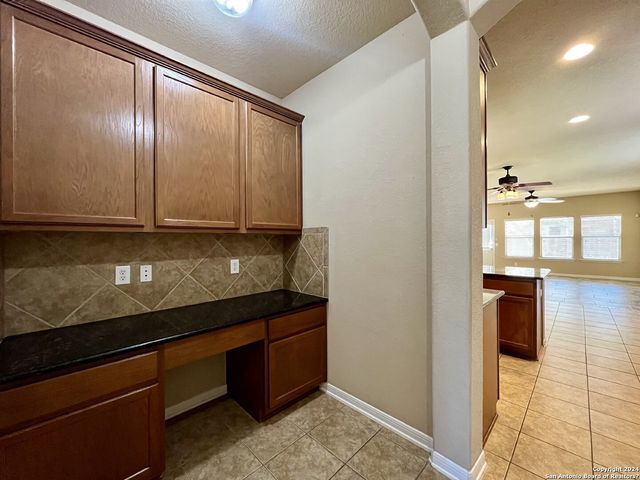 5117 Black Horse, Schertz, TX 78108