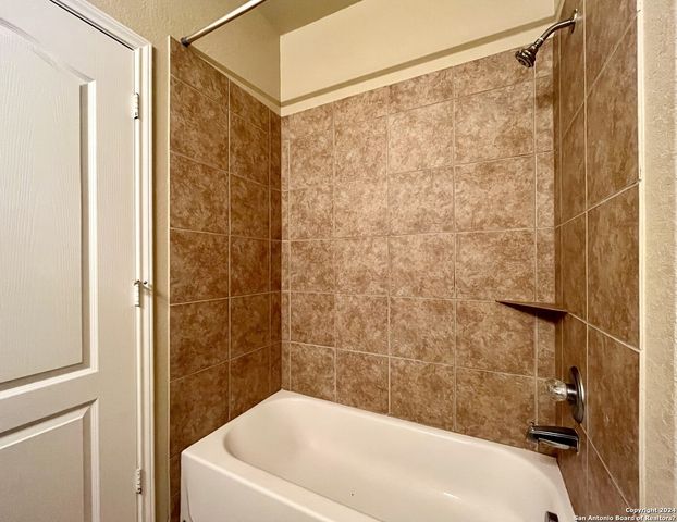 5117 Black Horse, Schertz, TX 78108