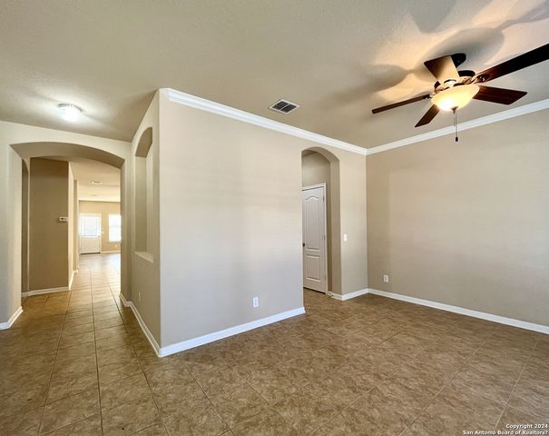 5117 Black Horse, Schertz, TX 78108