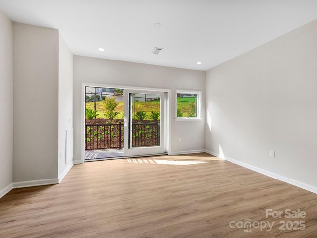 3 Lee Garden Lane 104, Asheville, NC 28801