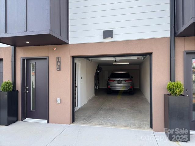 3 Lee Garden Lane 104, Asheville, NC 28801