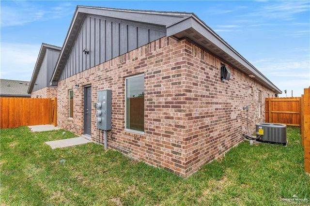 900 Hidden Hills Street, Mission, TX 78572