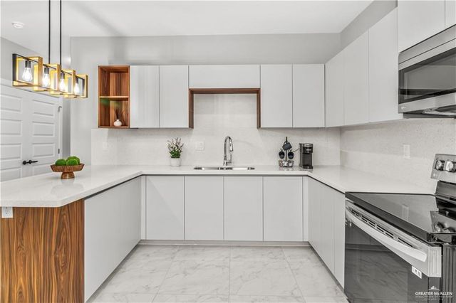 900 Hidden Hills Street, Mission, TX 78572