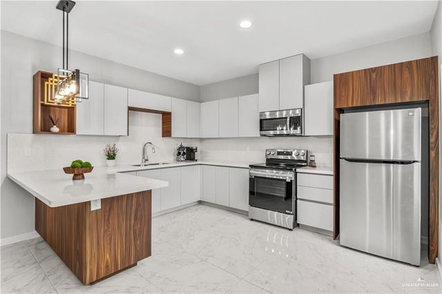 900 Hidden Hills Street, Mission, TX 78572