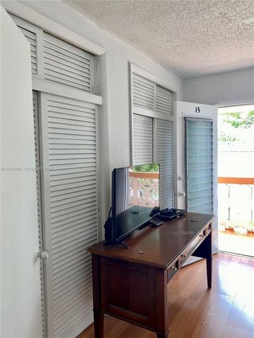 820 SW 11th Avenue 15B, Hallandale Beach, FL 33009