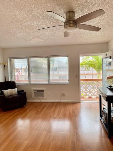 820 SW 11th Avenue 15B, Hallandale Beach, FL 33009