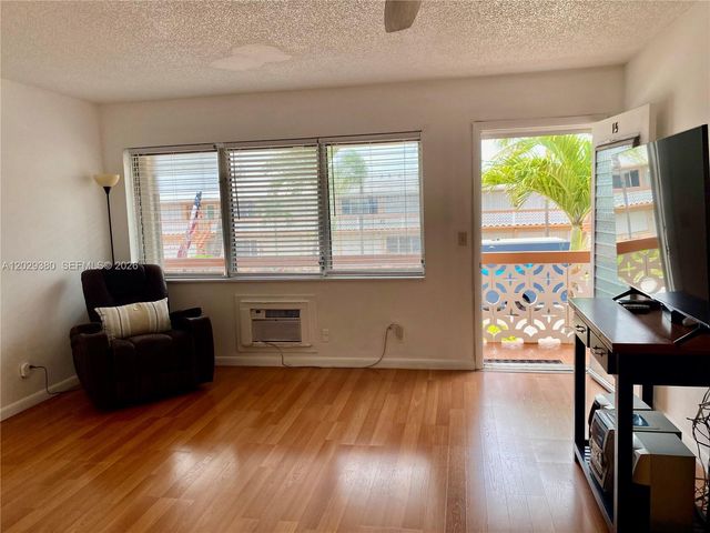 820 SW 11th Avenue 15B, Hallandale Beach, FL 33009