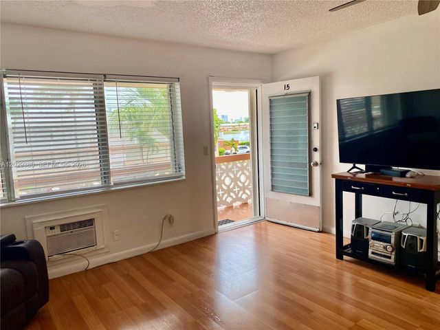 820 SW 11th Avenue 15B, Hallandale Beach, FL 33009