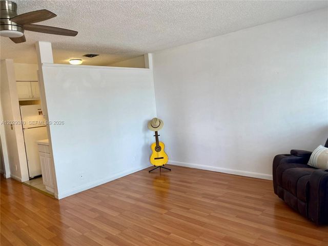 820 SW 11th Avenue 15B, Hallandale Beach, FL 33009