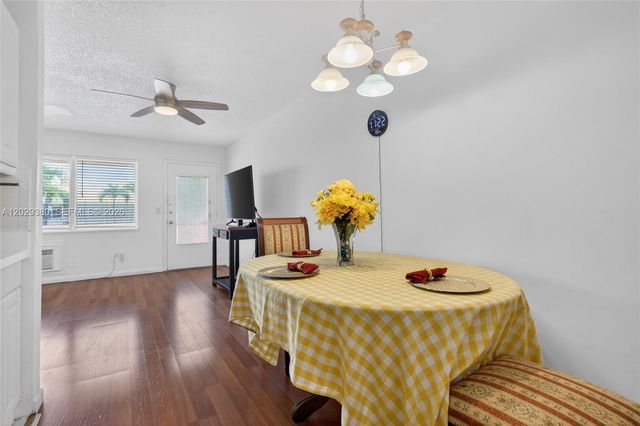 820 SW 11th Avenue 15B, Hallandale Beach, FL 33009
