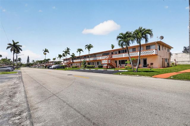 820 SW 11th Avenue 15B, Hallandale Beach, FL 33009