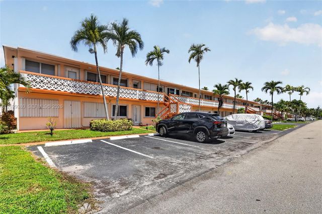 820 SW 11th Avenue 15B, Hallandale Beach, FL 33009