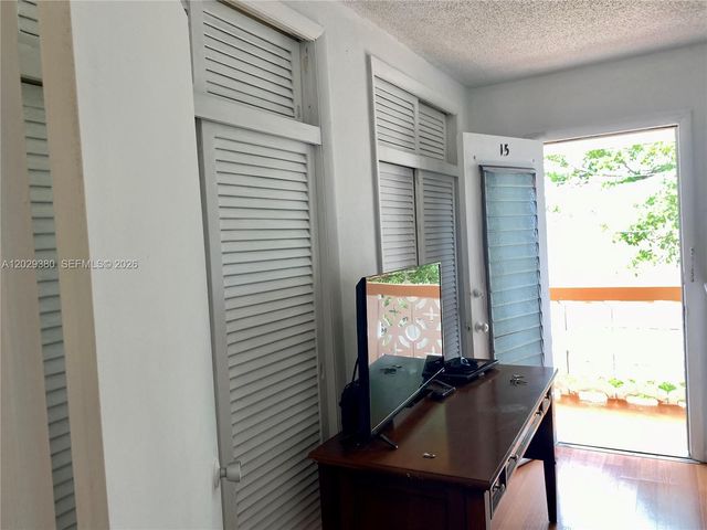 820 SW 11th Avenue 15B, Hallandale Beach, FL 33009