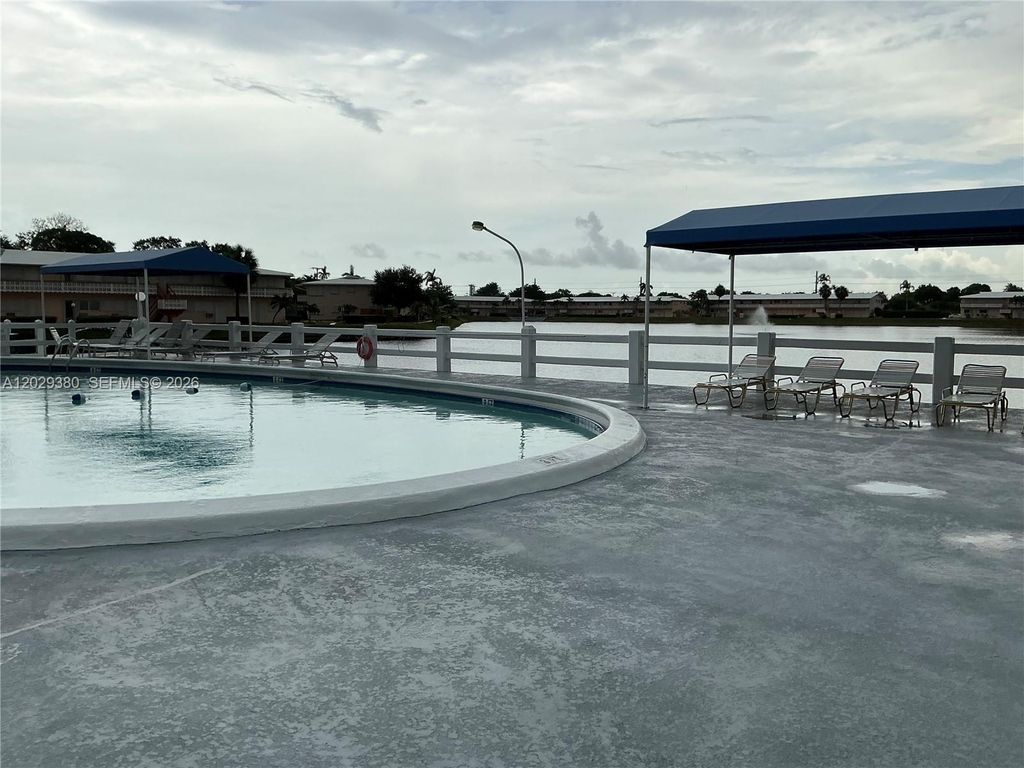 820 SW 11th Avenue 15B, Hallandale Beach, FL 33009