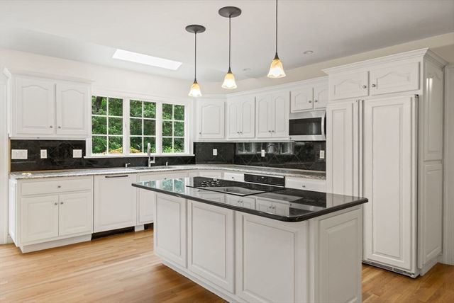 6 Old Harry Rd, Southborough, MA 01772