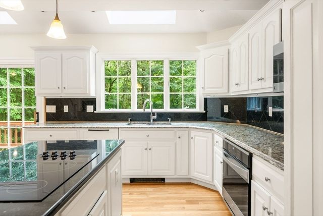 6 Old Harry Rd, Southborough, MA 01772