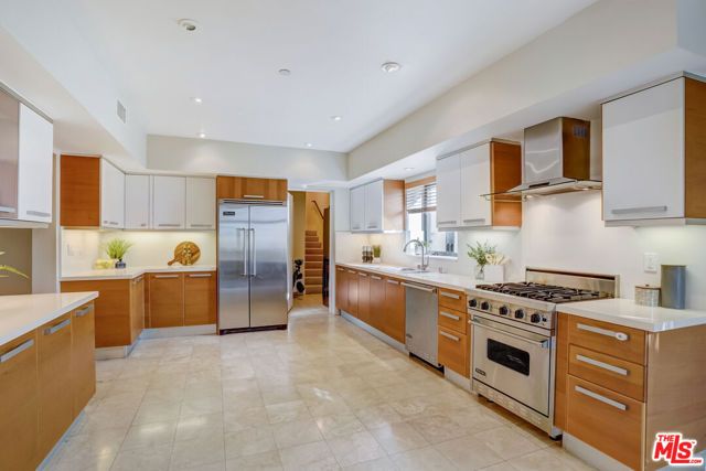 8788 Shoreham Drive 23, West Hollywood, CA 90069
