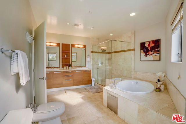 8788 Shoreham Drive 23, West Hollywood, CA 90069