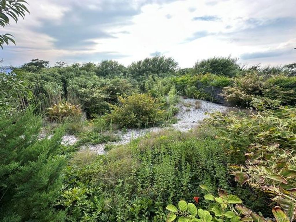 185 Holly Walk, Cherry Grove, NY 11782 — exterior