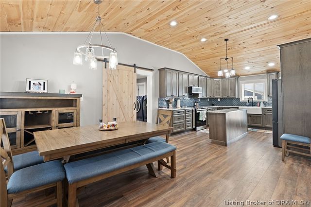 102 Melanie Lane, Charlestown, IN 47111