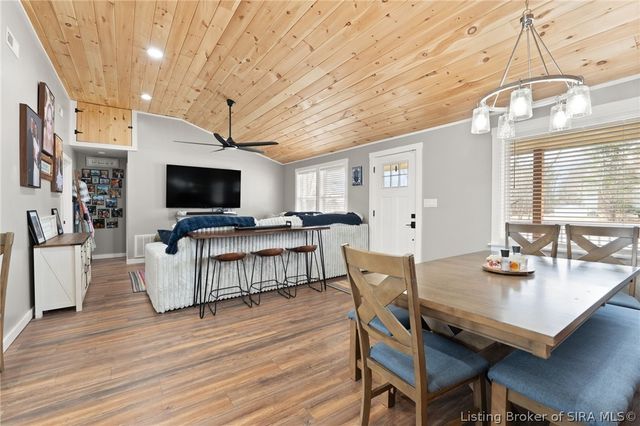 102 Melanie Lane, Charlestown, IN 47111