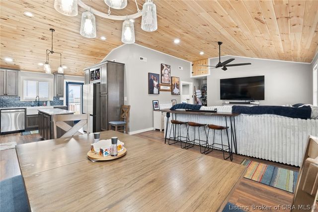 102 Melanie Lane, Charlestown, IN 47111