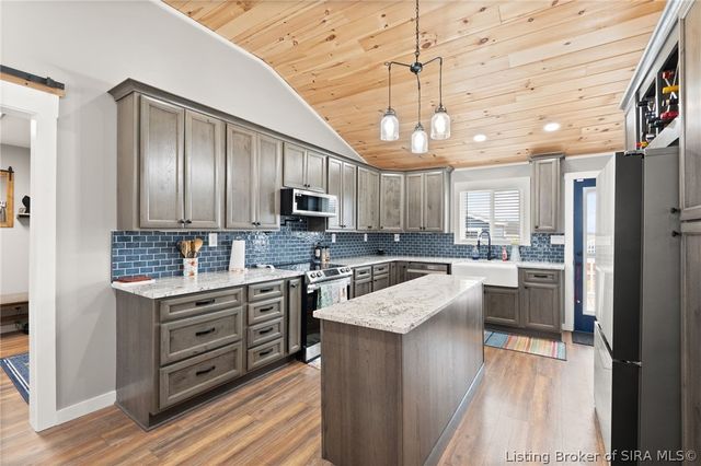 102 Melanie Lane, Charlestown, IN 47111