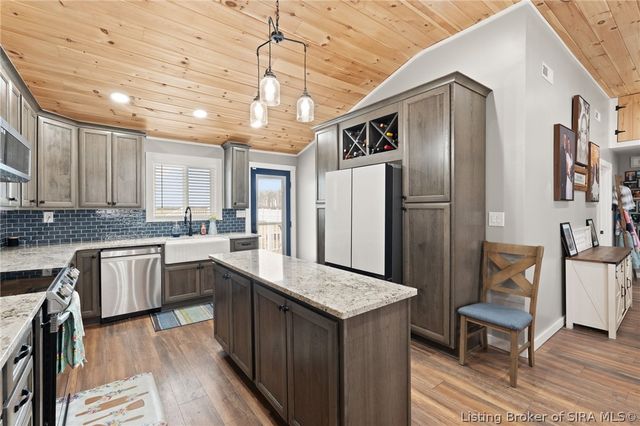 102 Melanie Lane, Charlestown, IN 47111