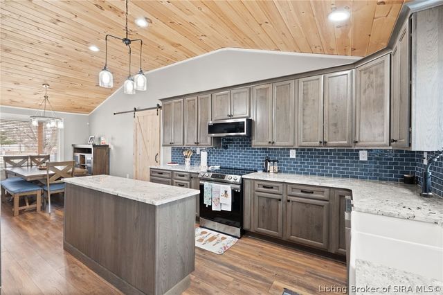 102 Melanie Lane, Charlestown, IN 47111