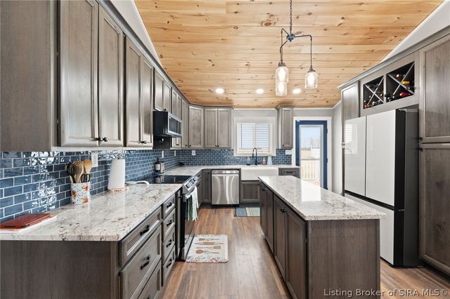 102 Melanie Lane, Charlestown, IN 47111