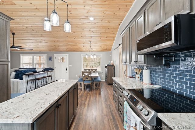 102 Melanie Lane, Charlestown, IN 47111