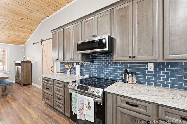 102 Melanie Lane, Charlestown, IN 47111