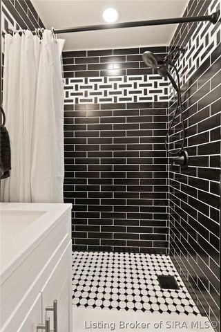 102 Melanie Lane, Charlestown, IN 47111