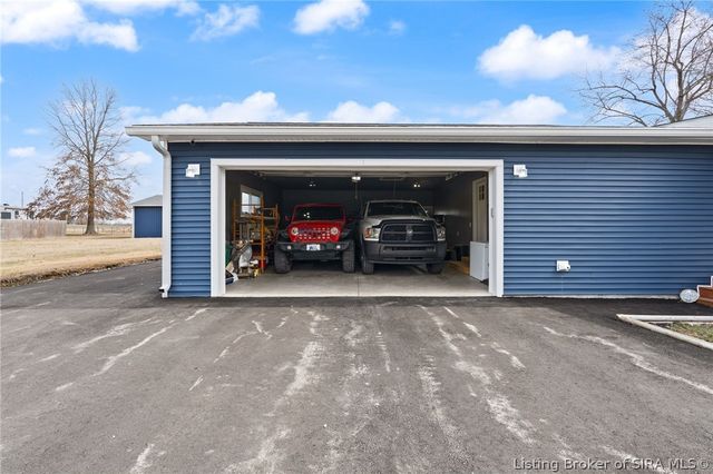 102 Melanie Lane, Charlestown, IN 47111