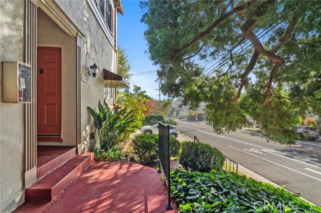 3136 Griffith Park Boulevard, Los Angeles, CA 90027