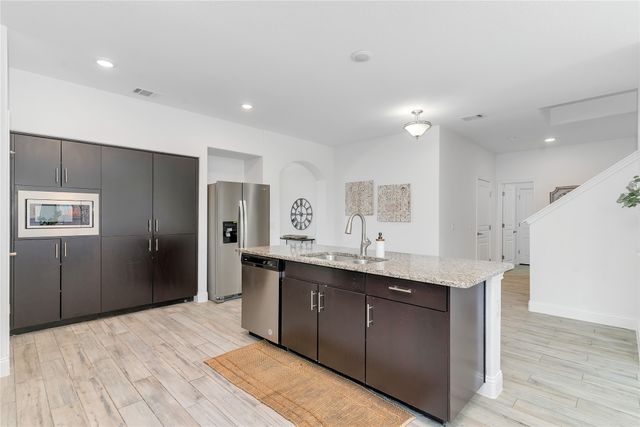 813 Woodson Way, Fort Worth, TX 76036