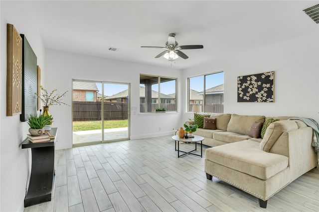 813 Woodson Way, Fort Worth, TX 76036