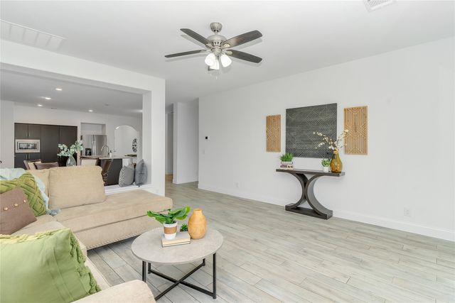813 Woodson Way, Fort Worth, TX 76036