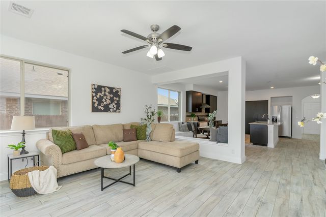 813 Woodson Way, Fort Worth, TX 76036