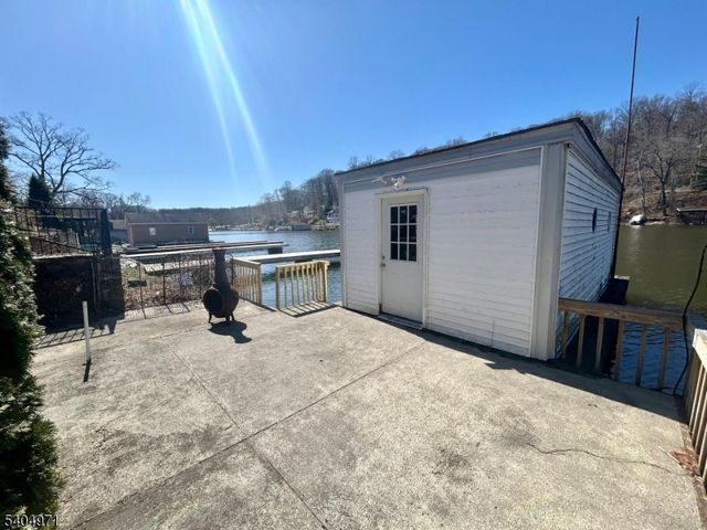 38 W River Styx Rd, Hopatcong Boro, NJ 07843