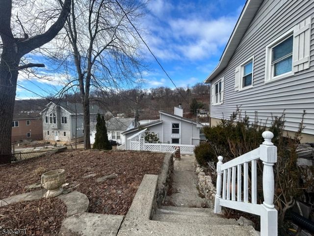 38 W River Styx Rd, Hopatcong Boro, NJ 07843
