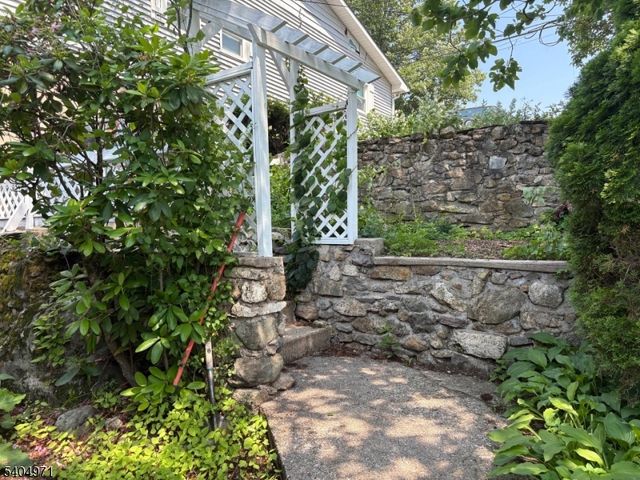 38 W River Styx Rd, Hopatcong Boro, NJ 07843