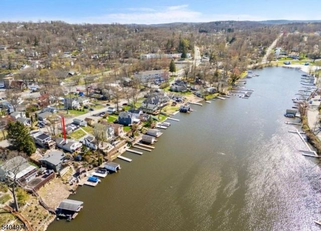 38 W River Styx Rd, Hopatcong Boro, NJ 07843