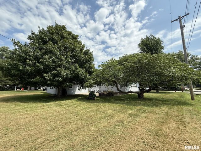 390 S JEFFERSON Street, Roseville, IL 61473