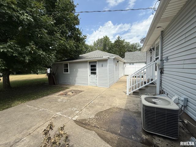 390 S JEFFERSON Street, Roseville, IL 61473