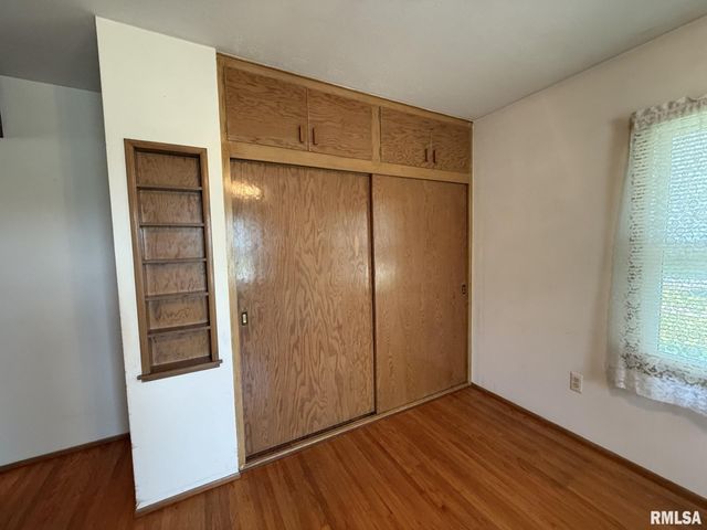 390 S JEFFERSON Street, Roseville, IL 61473